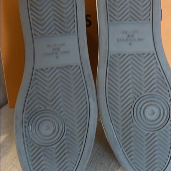 LOUIS VUITTON Rivoli Sneaker Monogram Eclipse - Picture 2 of 5